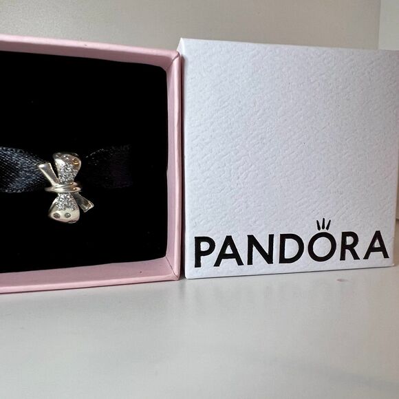 Pandora Sparkling Bow Charm - Picture 4 of 6